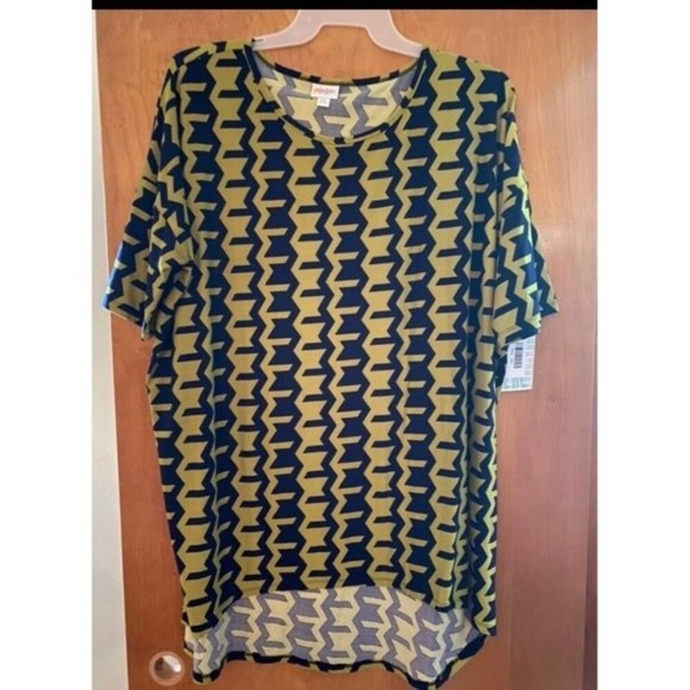 Lularoe Irma 2XL Women’s Plus Size Top Shirt NWT